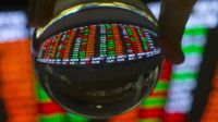 Dólar ronda estabilidade com queda da inflação no Brasil